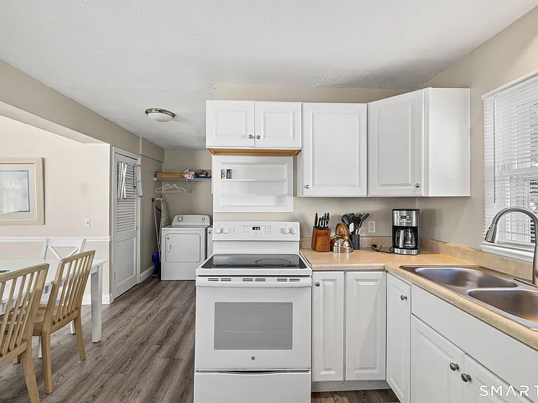 116 College Pl — Photo 11