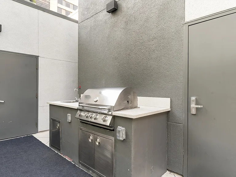 645 W 9th St #631 — Photo 21