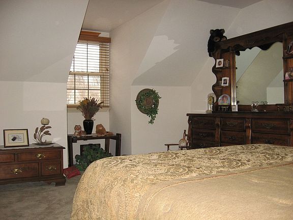 2nd bedroom - upstairs