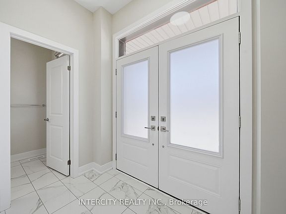 2nd image of 10 Kingsbury Trl