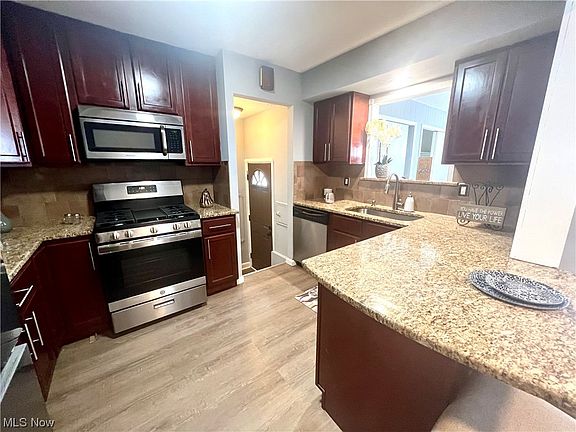 3rd image of 14831 Greystone Dr