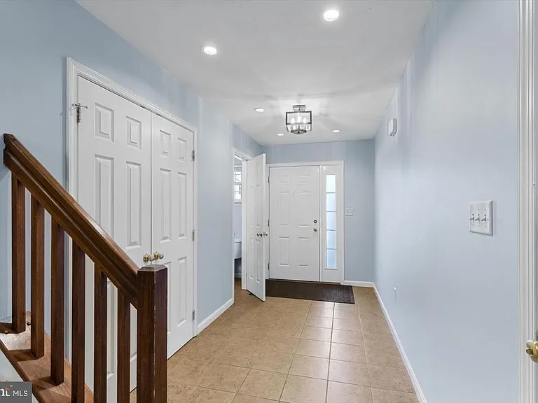 233 Thrush Dr — Photo 3