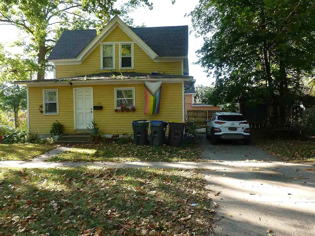 2 bed, 879 sqft, $1,523 — Photo 2