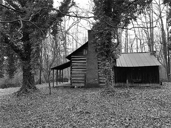 5th image of 445 Hopkins Rd