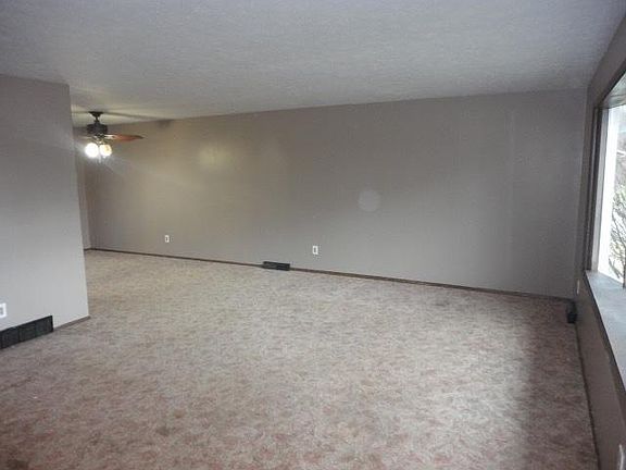 2nd image of 8671 Ashwood Dr