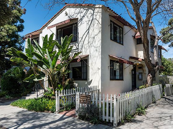 2nd image of 427 Corona Del Mar Dr