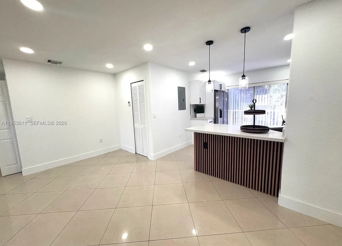 3 bed, 1330 sqft, $2,900 — Photo 4