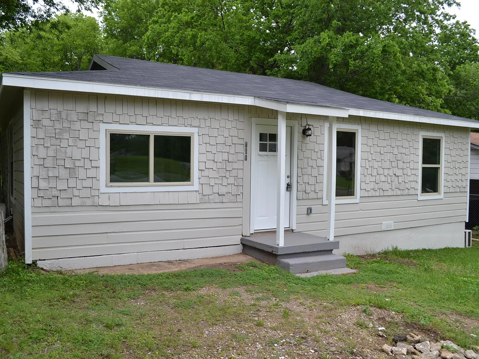 3 bed, 1260 sqft, $1,300 — Photo 1