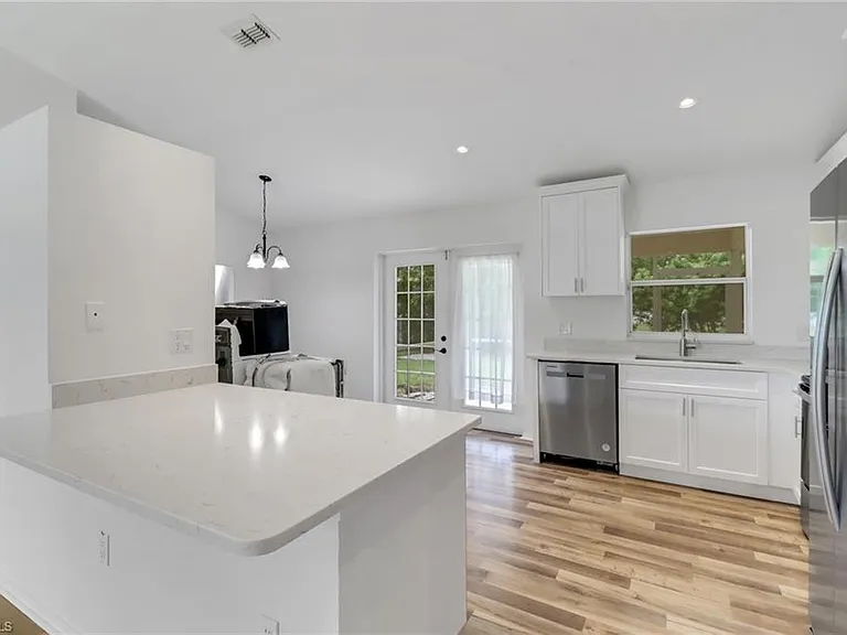 18560 Holly Rd — Photo 5