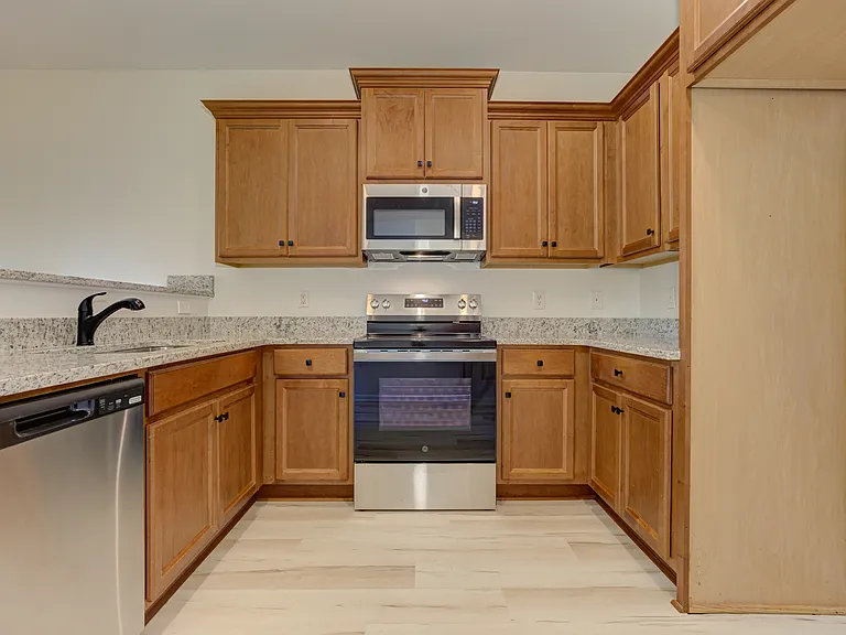 605 Summit Point #A — Photo 17