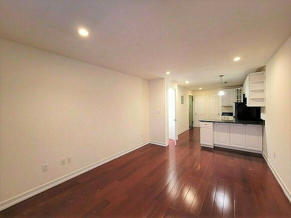 2nd image of 241 E 58th St #3DD