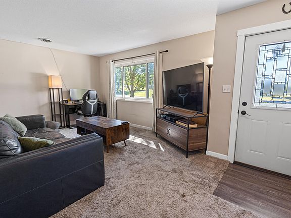 5th image of 11694 Elizabeth Dr