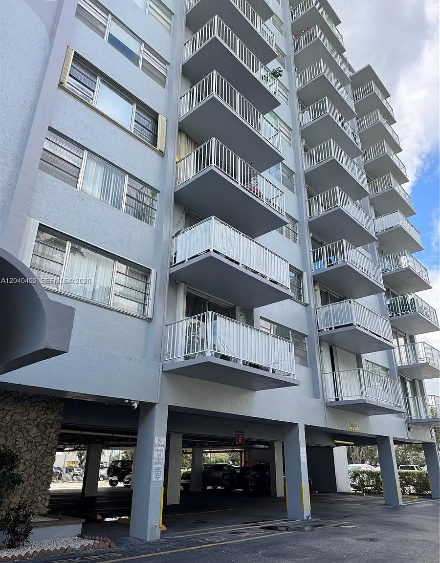 Three Horizons North Cond — Photo 1