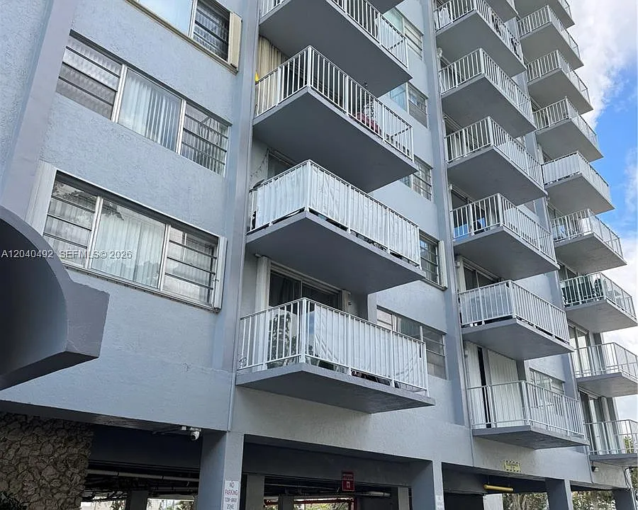 1470 NE 125th Ter #205