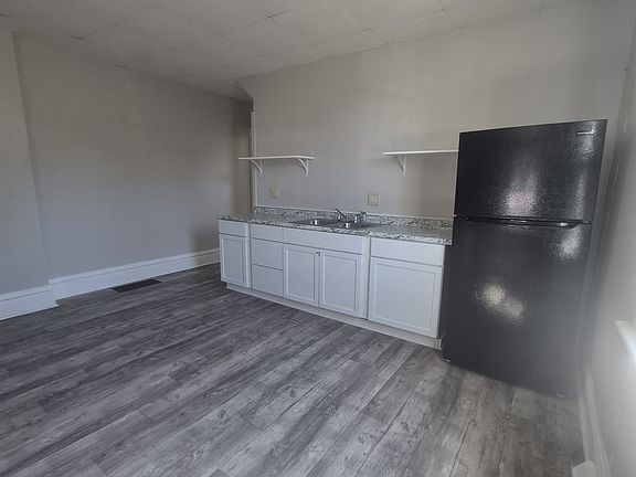 5th image of 314 Village St #314