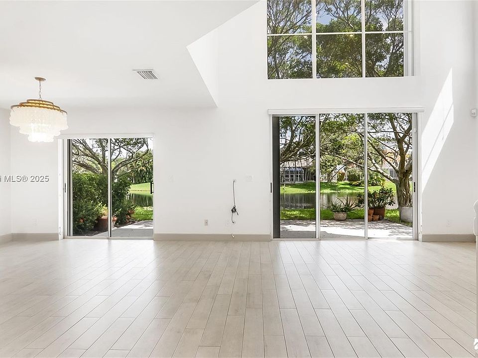 1st image of 909 Garnet Cir
