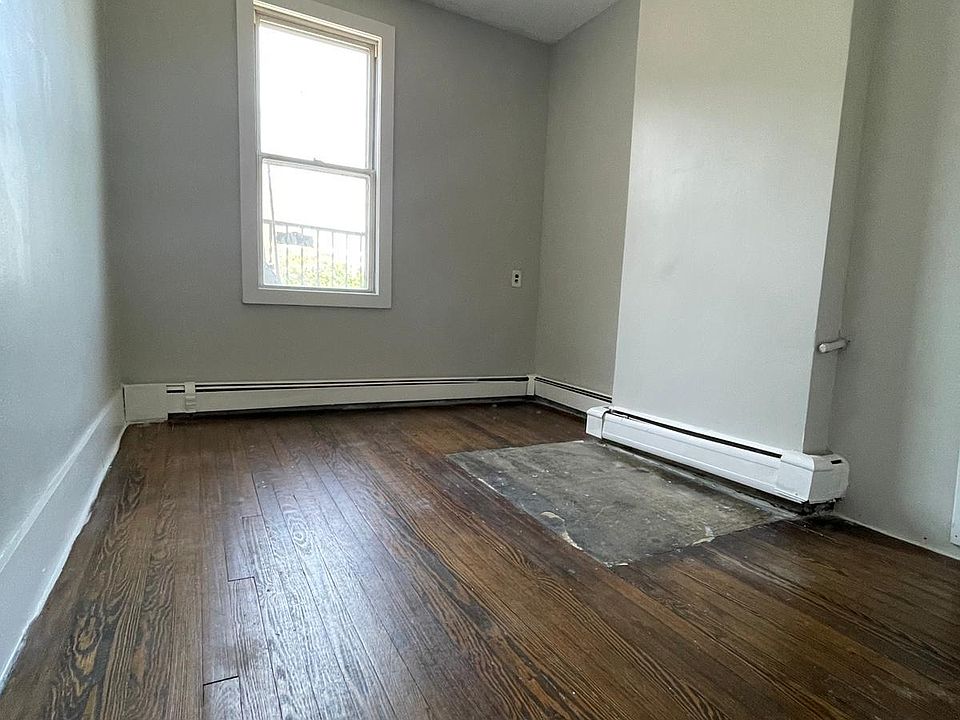 2nd image of 233 Liberty Ave APT 1R