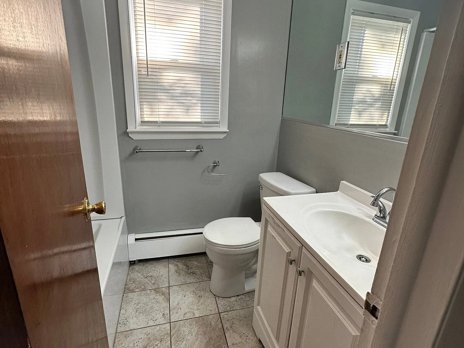 3 bed, 1.0 bath, 1500 sqft, $3,350 — Photo 4