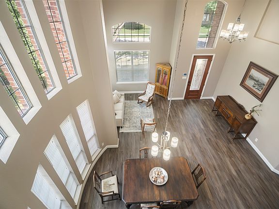 4th image of 1709 Tamarack Dr