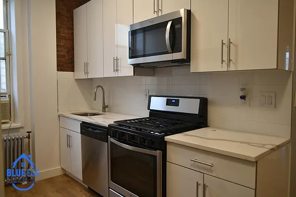 Rented by Blue Egg Realty Corp | media 32