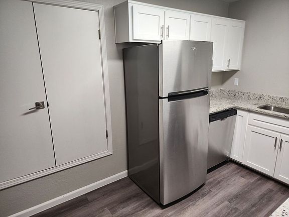 3rd image of 1201 S Main St APT B
