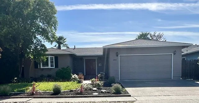 3955 Dunhill St — Photo 17