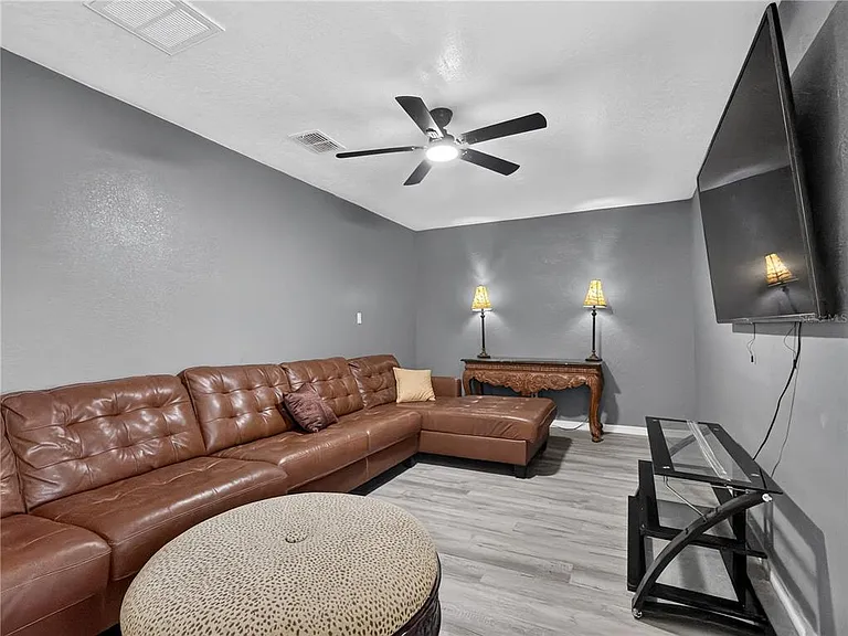 465 Rio Grande Ln — Photo 5