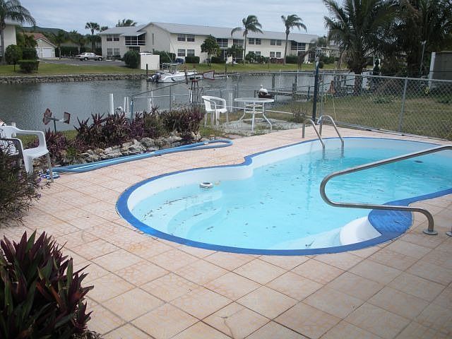2nd image of 1926 Robalo Dr