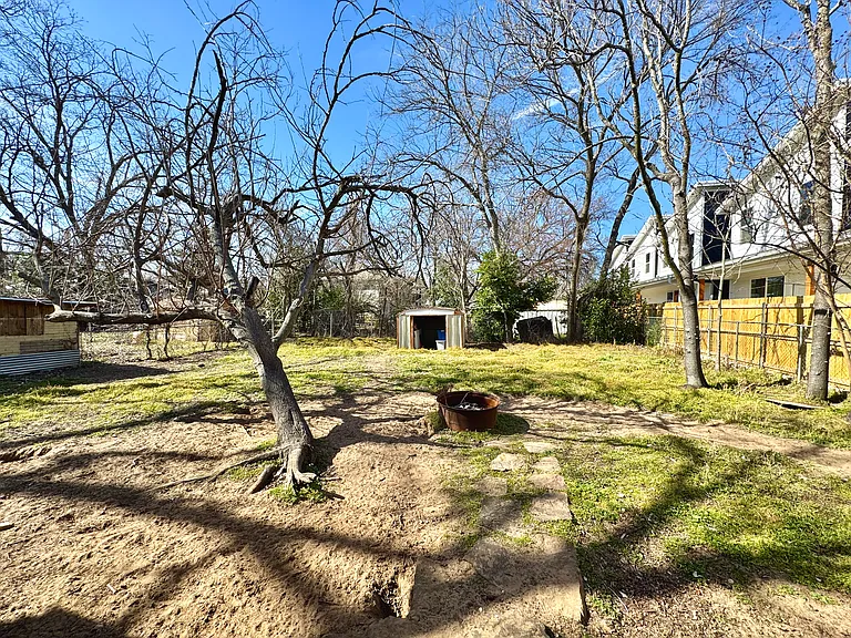 1287 W Frey St — Photo 21
