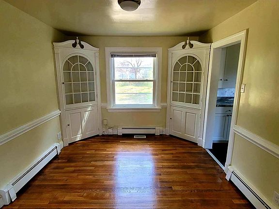 3rd image of 3313 Watson Ave