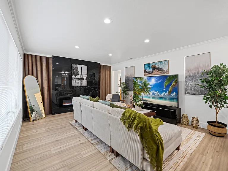 606 S Sunshine Ave — Photo 39