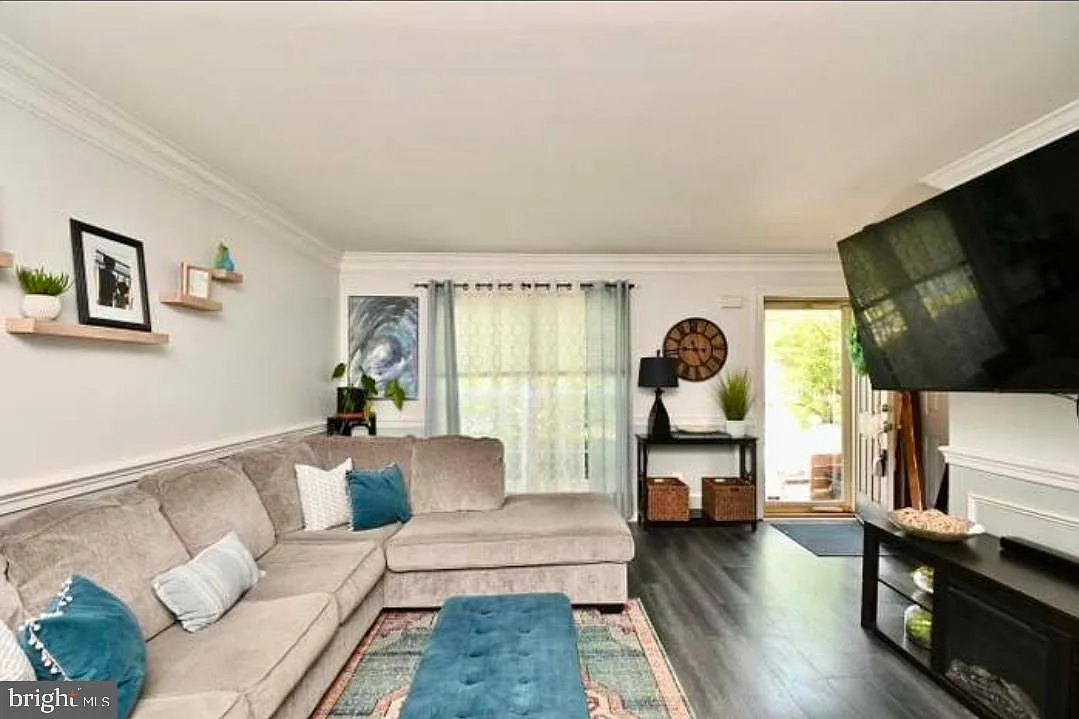 4 bed, 3.5 bath, 1662 sqft, $3,000 — Photo 3