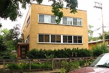 1st image of 2614 W Greenleaf Ave #1