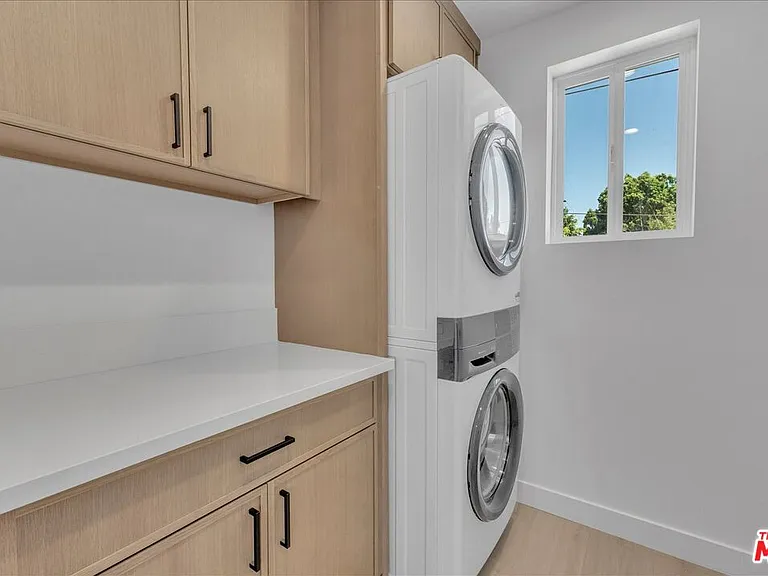 6913 1/2 Encino Ave #UPPER — Photo 24