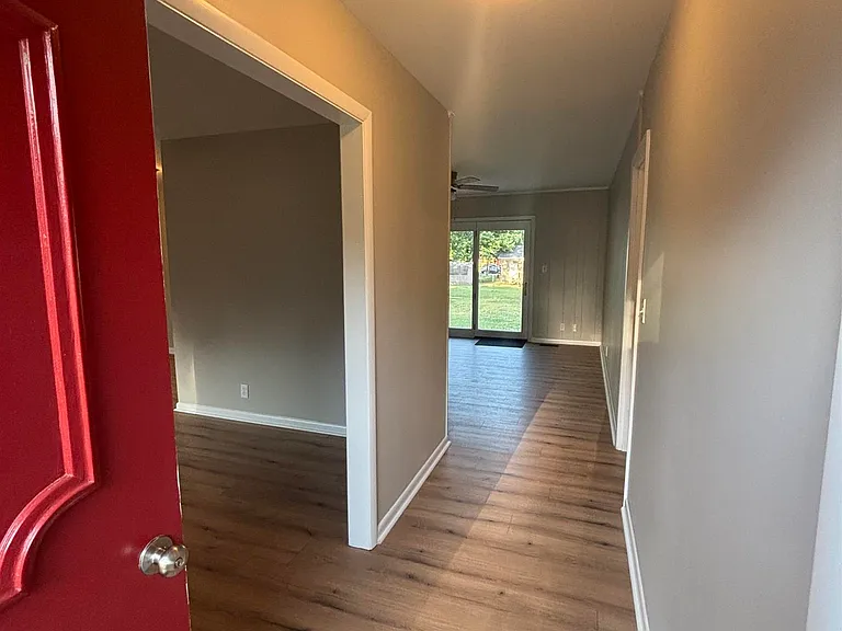 510 Clift Dr — Photo 4