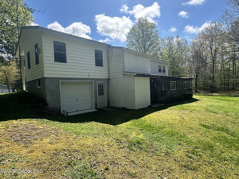 3rd image of 867 County Highway 112