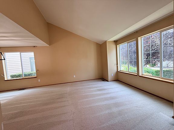2nd image of 1042 Duvall Pl NE