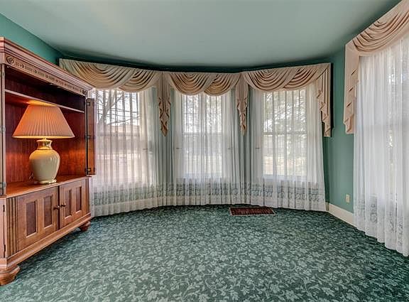 4th image of 400 N Taylor Ave