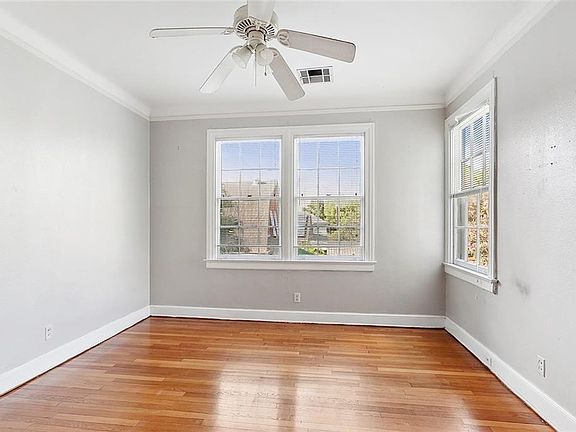 2nd image of 4217-19 Vincennes Pl