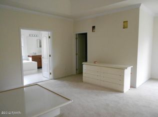 1029 Spyglass Ct, East Stroudsburg, PA 18302