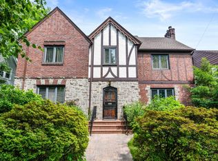 3533 171st St, Flushing, NY 11358