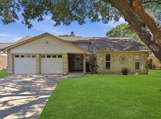 900 Sunnybrook Ln, Baytown, TX 77521