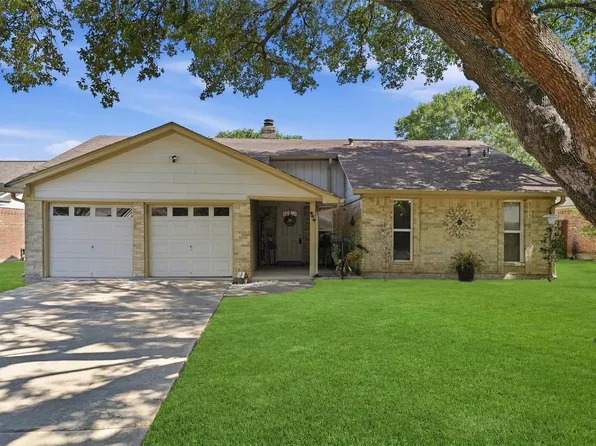 900 Sunnybrook Ln, Baytown, TX 77521