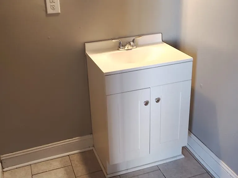 949 Kishwaukee St #1 — Photo 8
