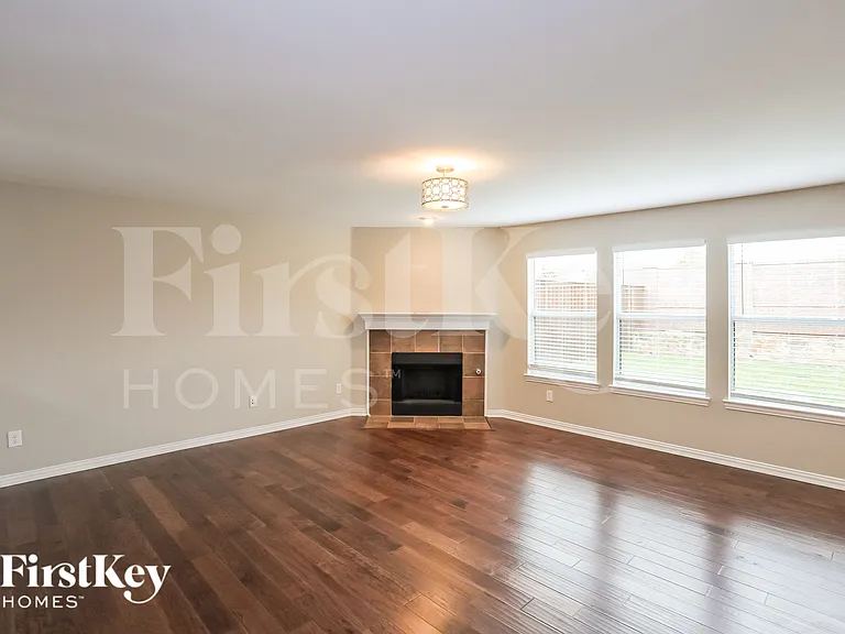 1809 Turtledove Dr — Photo 2