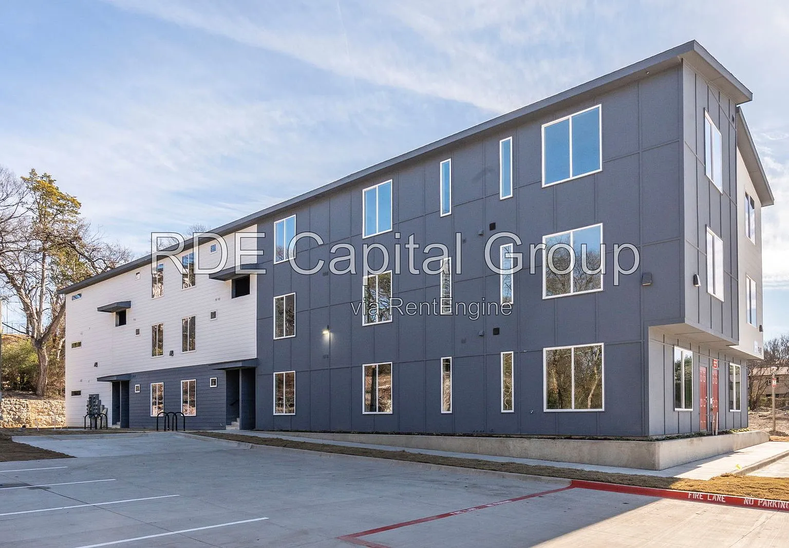 2 bed, 2.0 bath, 920 sqft, $1,495 — Photo 2