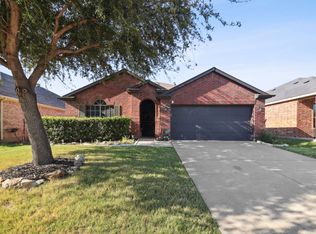 8824 Yosemite Trl, Aubrey, TX 76227