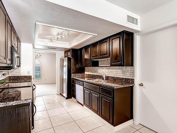 5th image of 416 E Le Marche Ave