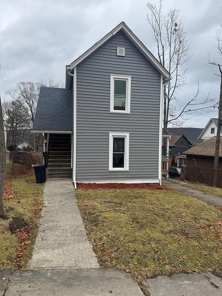 2 bed, 1.0 bath, 792 sqft, $950 — Photo 1