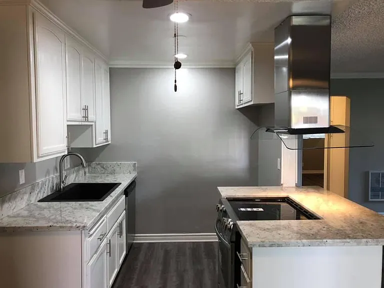 11051 Bloomfield St #D — Photo 39